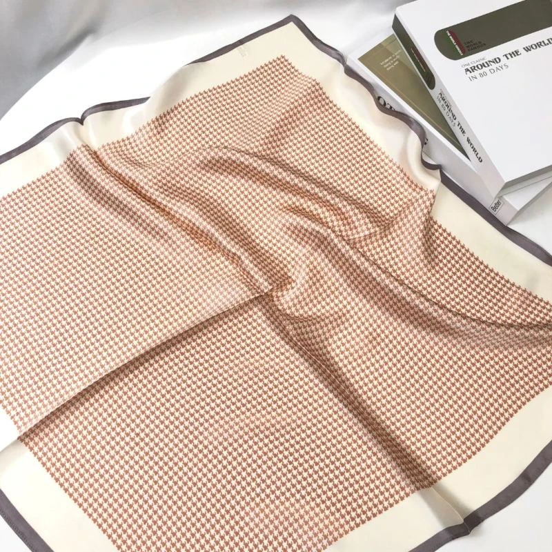 Hongxi Scarves/鸿晰桑蚕丝丝巾 赫本风 粉色千鸟格68方巾C032