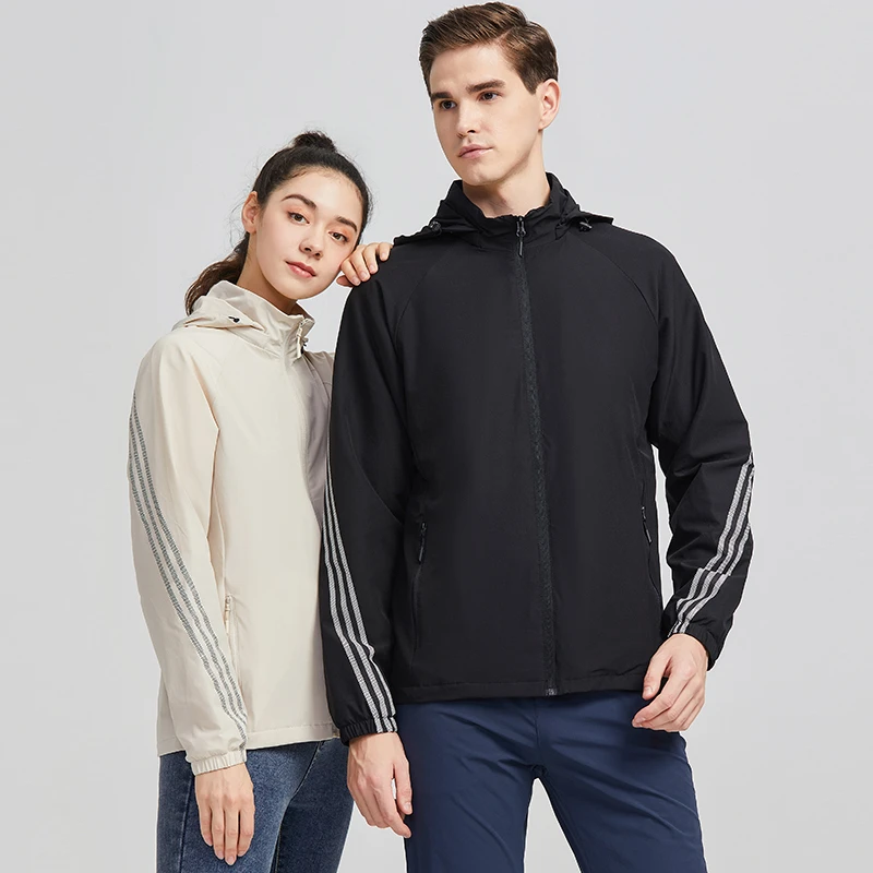 情侣款户外春秋冲锋衣运动夹克女三条杠单层轻薄防水防晒连帽外套