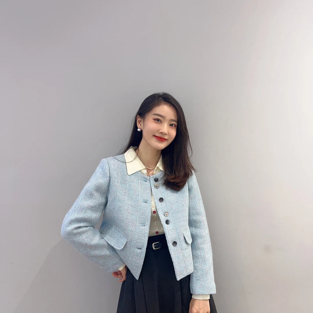 41百搭休闲小香风冬装新款女装短款气质蓝色短款圆领单排扣外套女