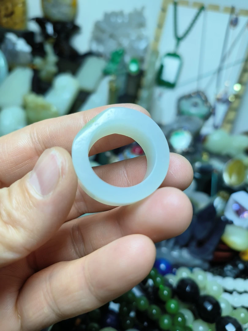 天然和田玉戒圈精美绝伦