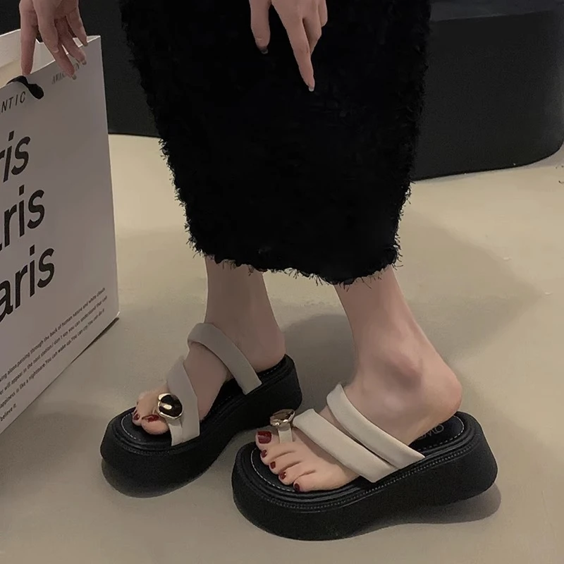 套趾拖鞋女士2023年夏天新款时尚百搭金属厚底舒适休闲夹脚凉拖鞋
