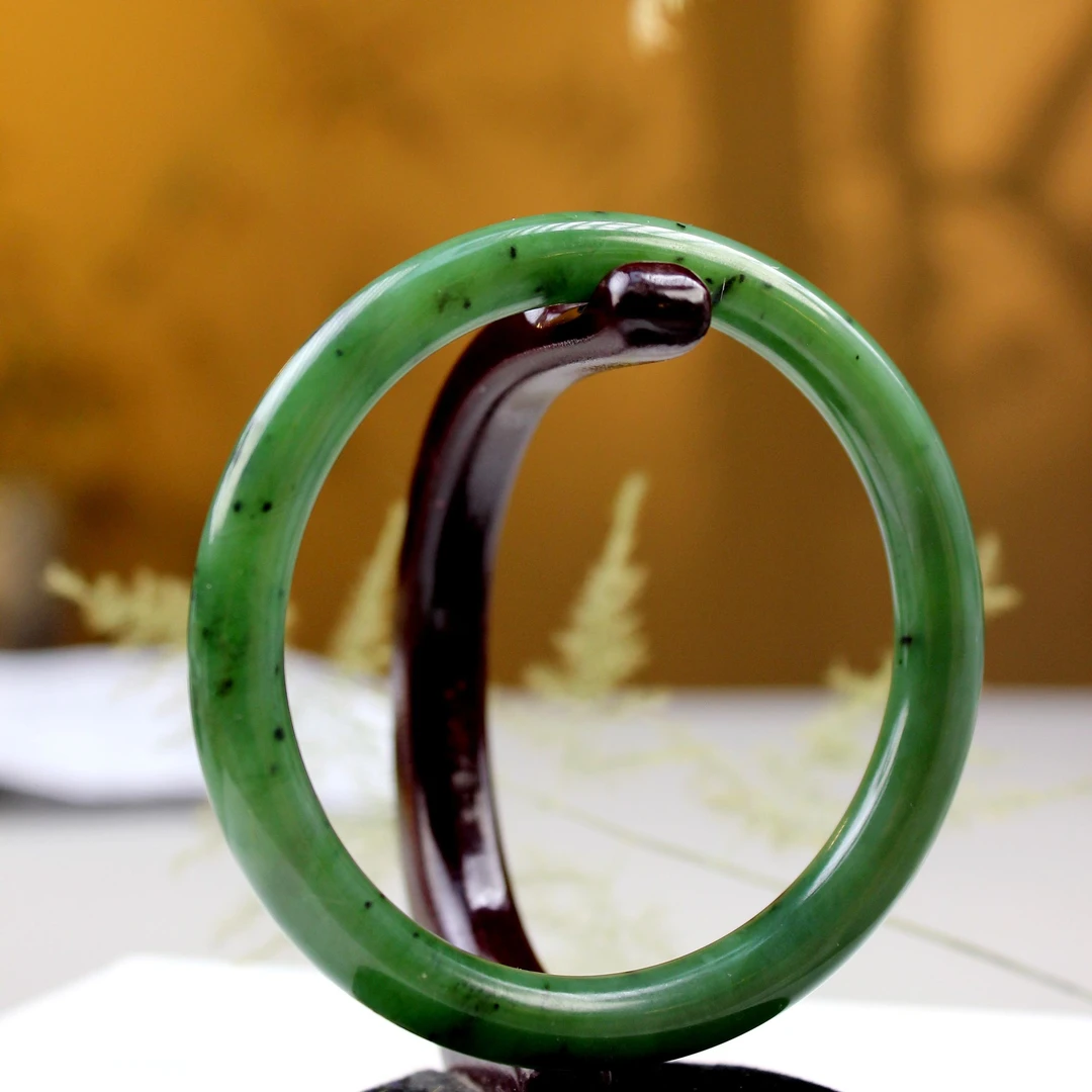 和田玉女款碧玉美人镯绿色圆形玉镯子苹果绿黑点时尚精美菠菜绿