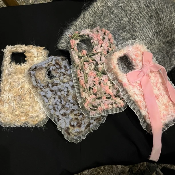 ins风秋冬款拼色毛绒蕾丝毛绒手机壳适用苹果系列