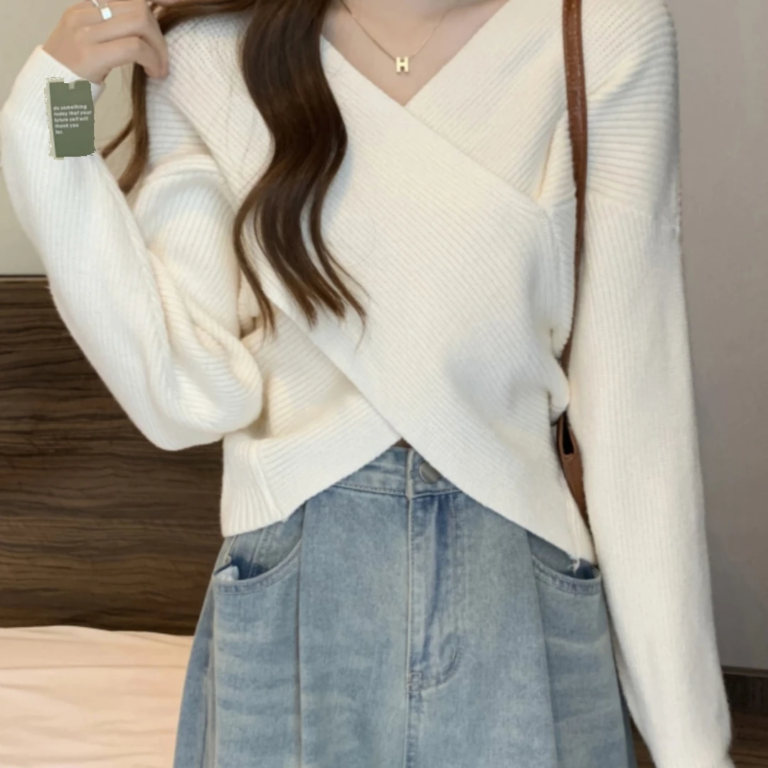 白色不规则V领针织打底衫女秋冬短款大衣内搭秋装毛衣小个子上衣
