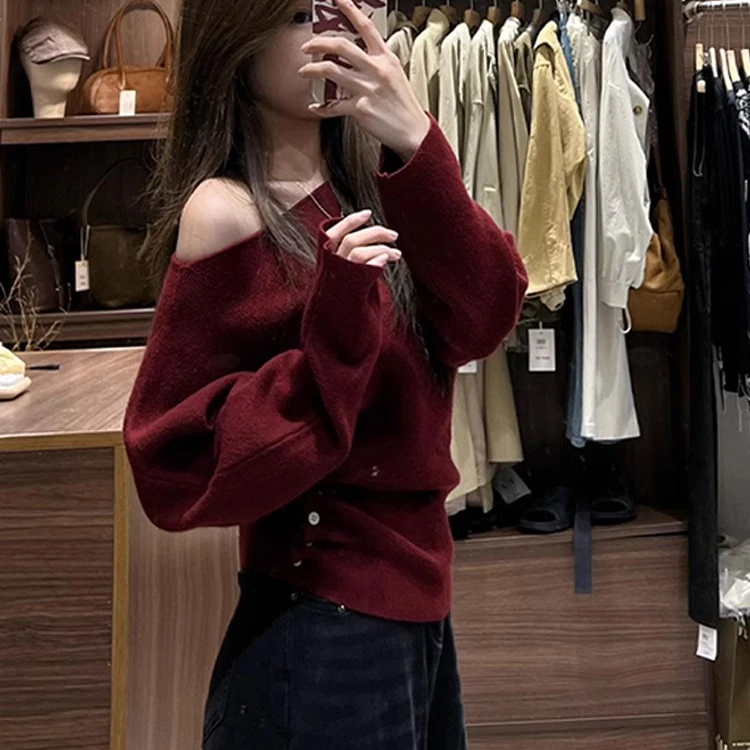 法式复古红色斜肩长袖针织打底衫女秋冬露肩锁骨毛衣内搭漂亮上衣