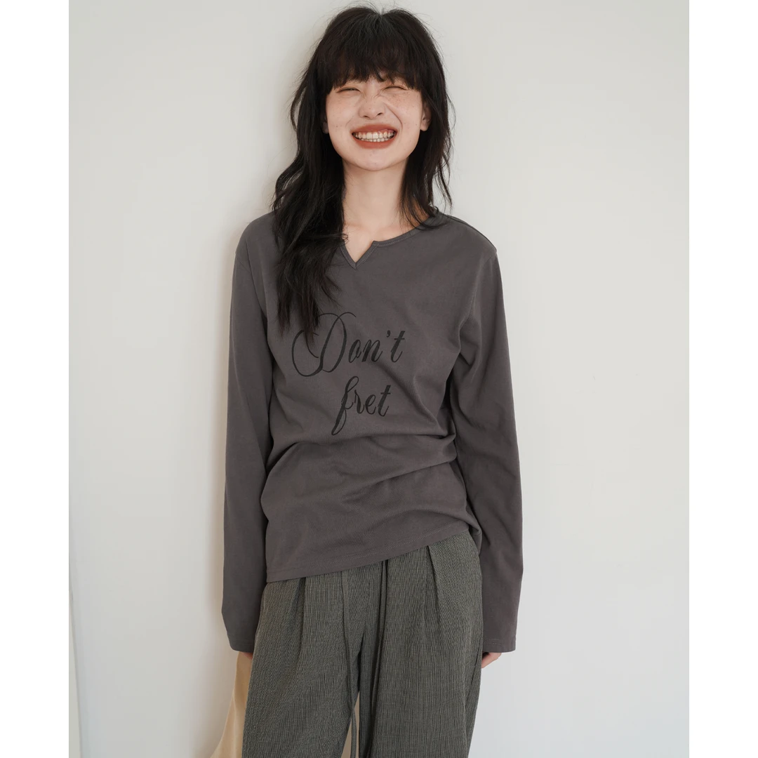 VUMP修身长袖v领t恤女2025春秋季新款设计感显瘦内搭上衣慵懒通勤