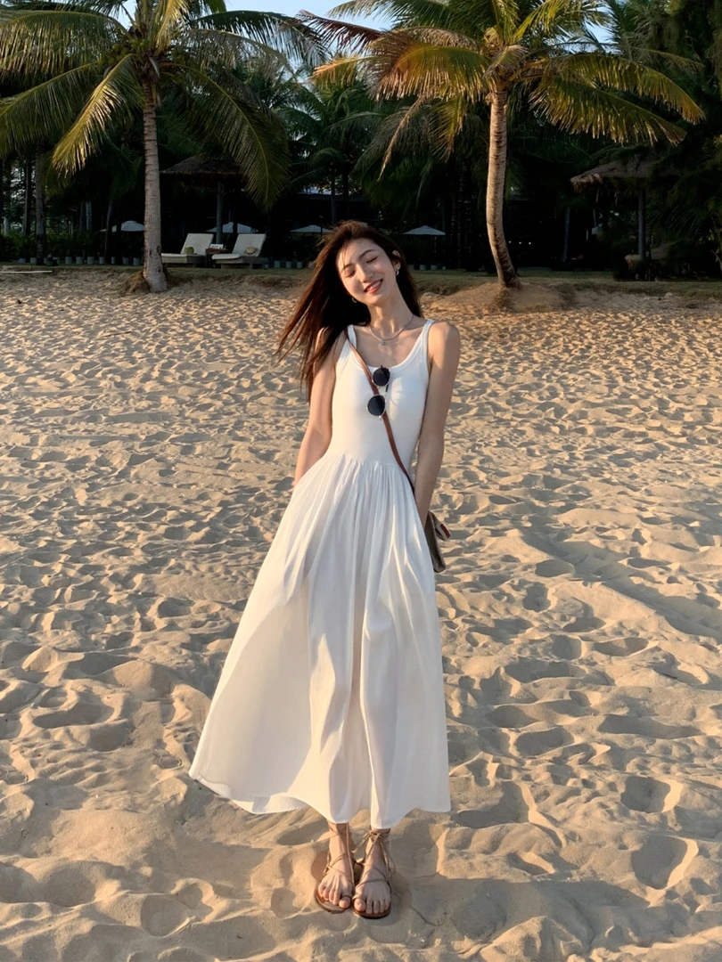 VUMP白色针织吊带连衣裙女2025夏高级感气质长裙收腰无袖背心裙子