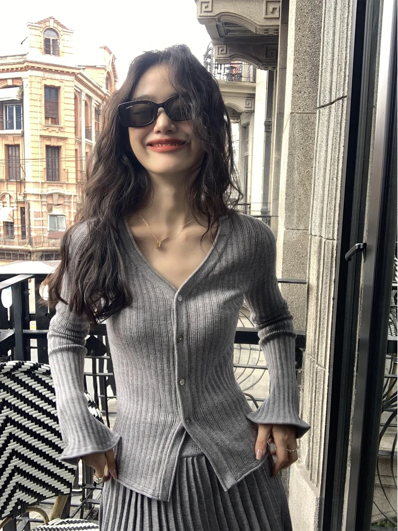 VUMP长袖v领针织开衫女喇叭袖上衣内搭修身气质百搭打底衫韩版ins