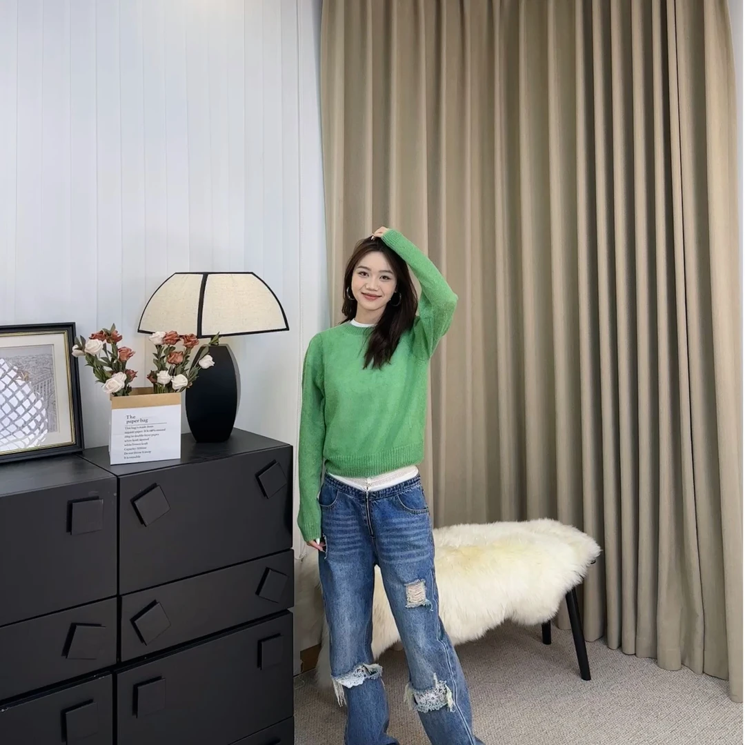 秋冬时尚宽松慵懒薄荷显白圆领套头毛织衫