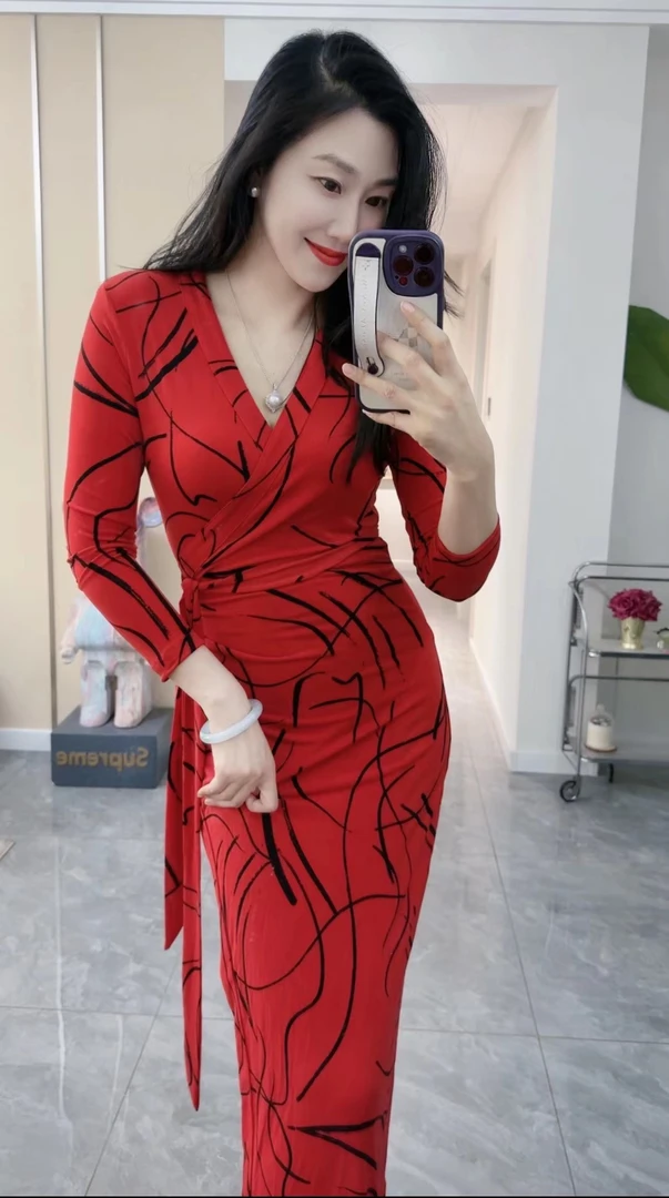 红色线条 裹身裙一片式时尚气质修身印花连衣裙茶歇裙 度假长裙
