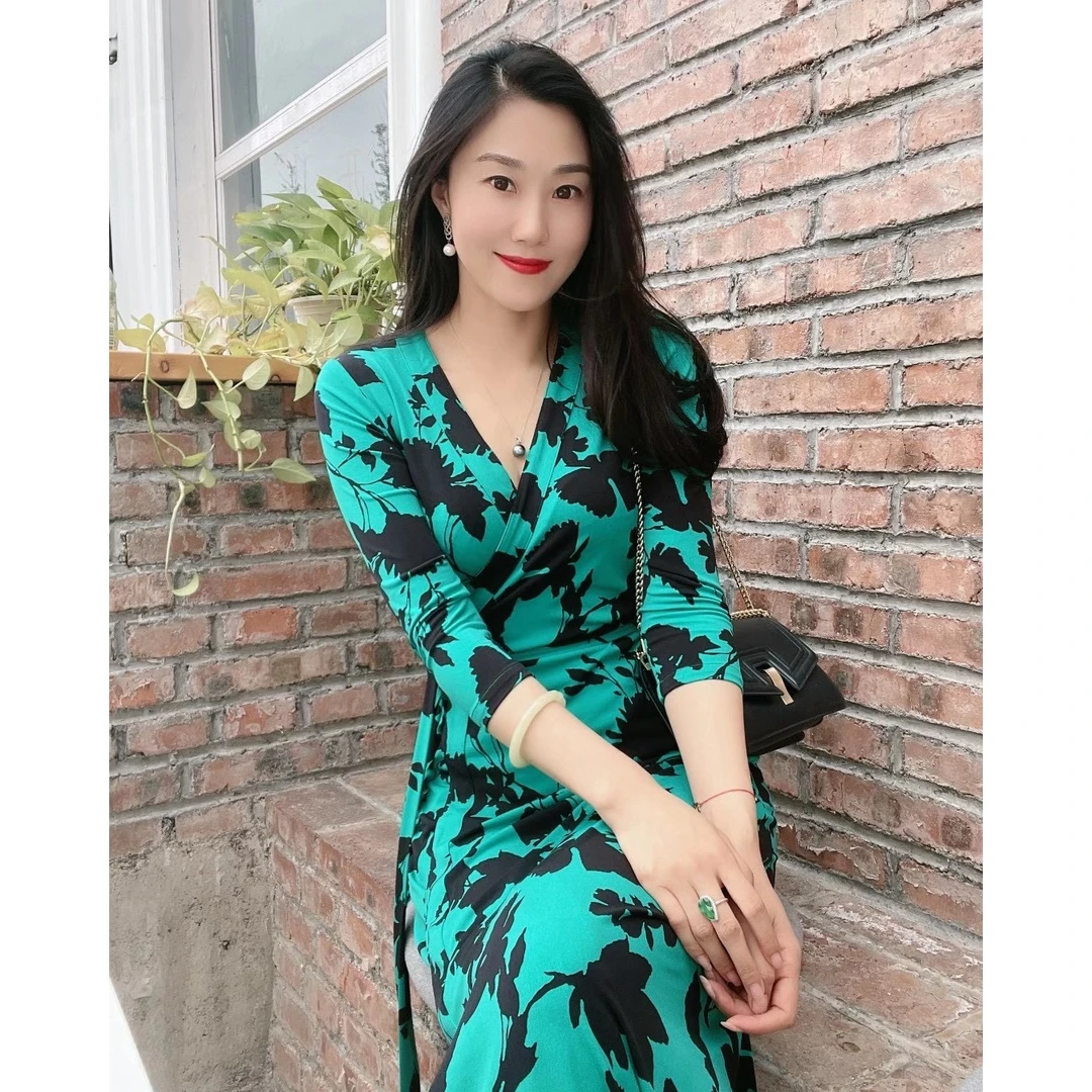 黑树叶裹身裙一片式气质修身碎花女装连衣裙茶歇裙海边度假长裙