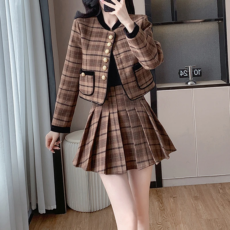 2024qiud秋冬新款百褶短裙排扣格子拼接垫肩外套套装小个子两件套