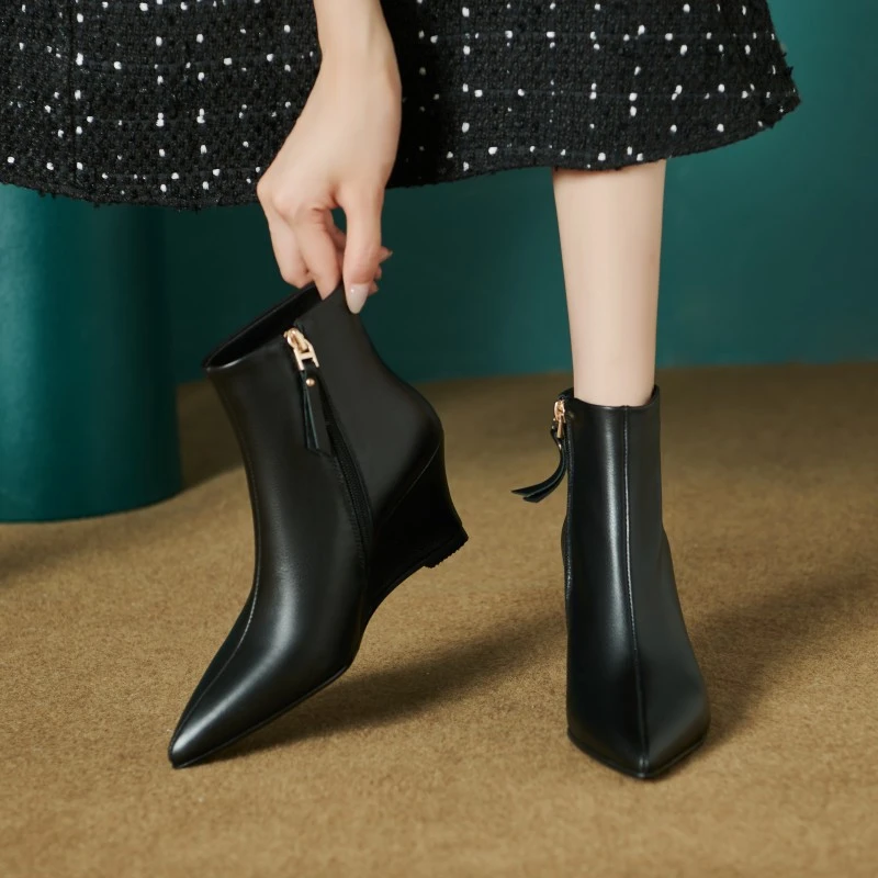 2025新款坡跟靴尖头女鞋坡跟短靴女真皮女靴黑色坡跟鞋冬加绒靴子