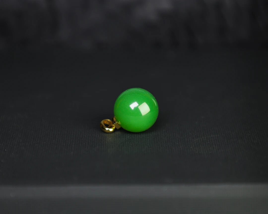 俄罗斯七号矿粉绿夹层料18K金镶嵌转运珠 吊坠