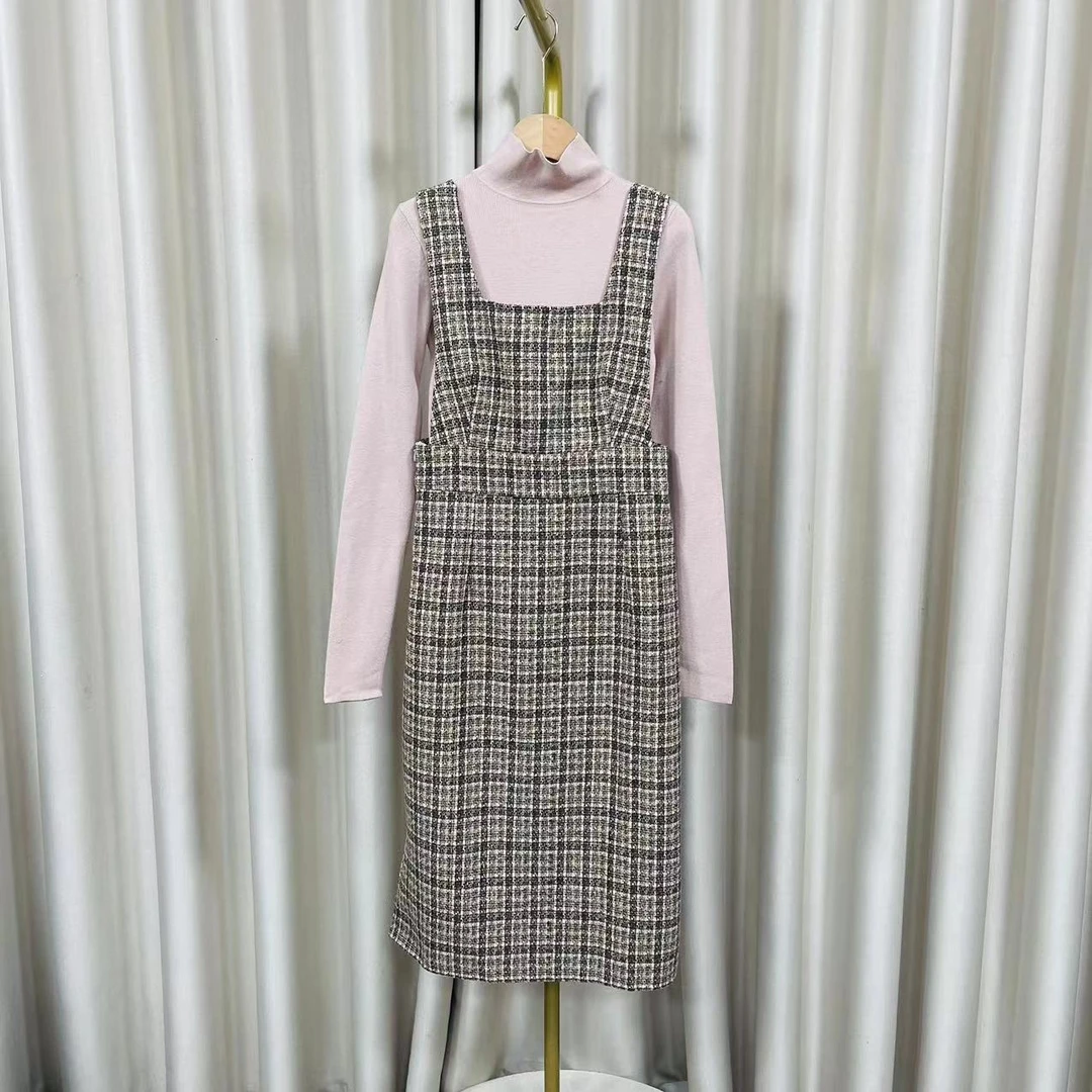 W853毛衣套装女装2024年新款女秋冬裙两件套复古格子背带连衣裙