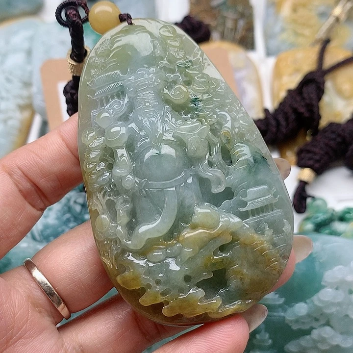 翡翠颈饰未镶嵌花****髈翡翠