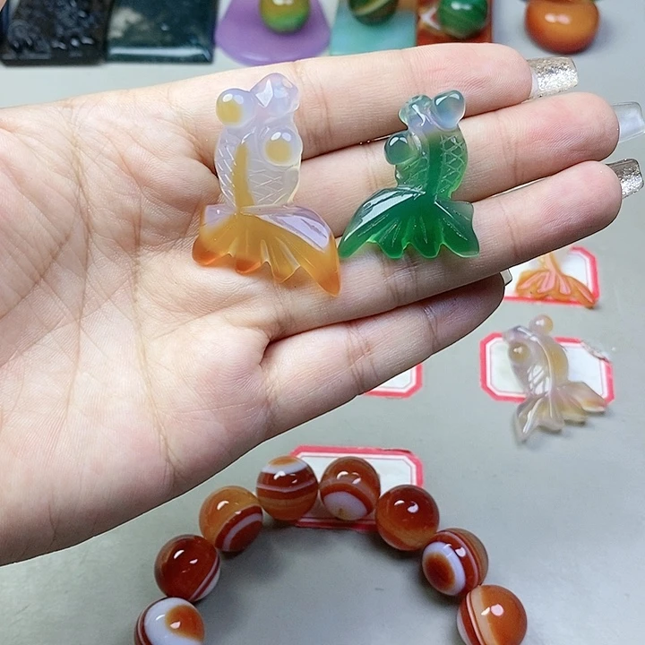 玛瑙/玉髓吊坠(赠链)未镶嵌快***。