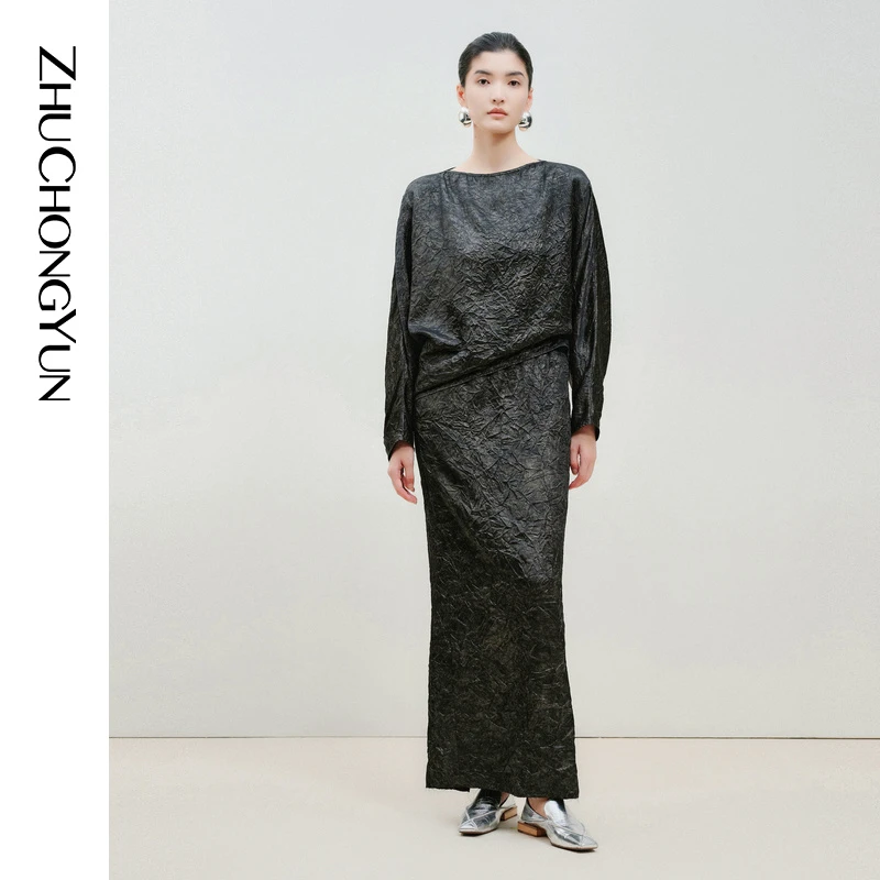 ZHUCHONGYUN2024春新款黑色通勤圆领肌理缎面长袖上衣C1EG10461