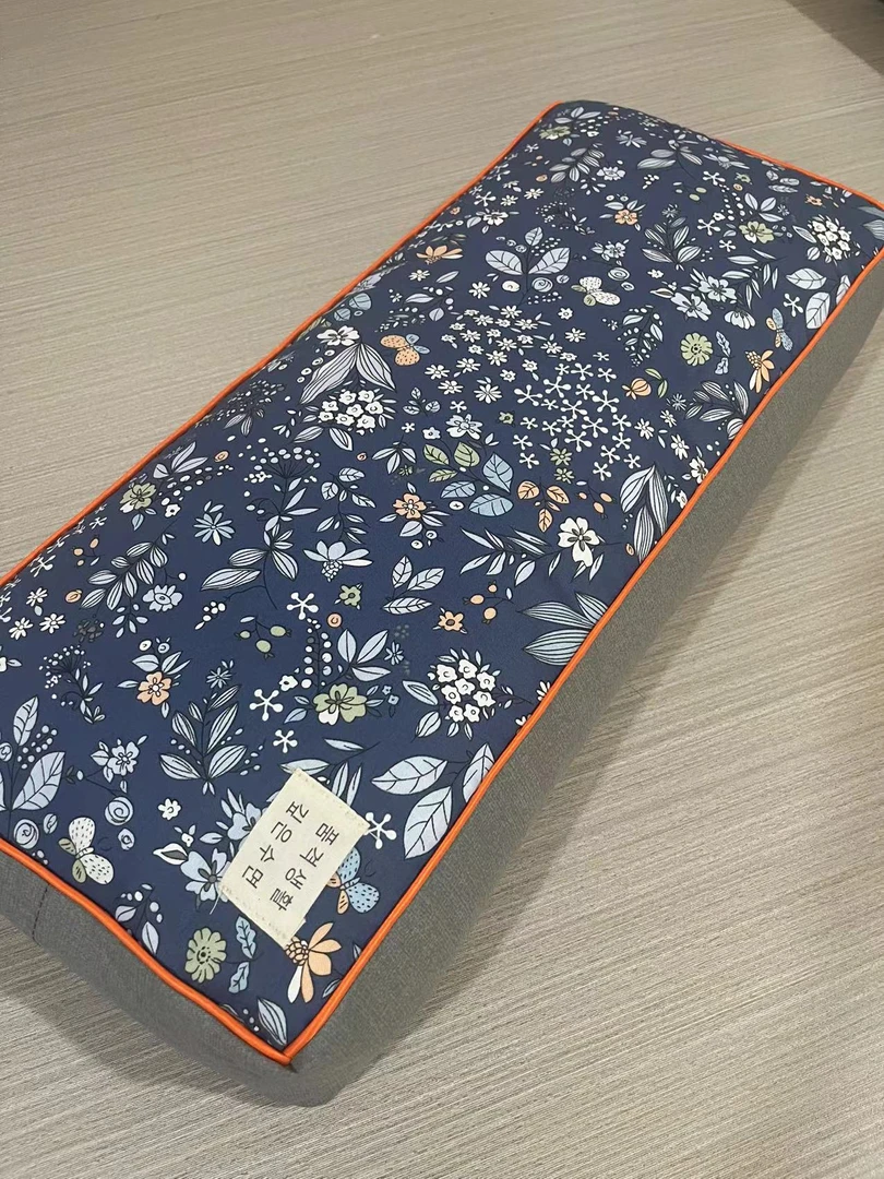 2024年新款颈椎护颈枕