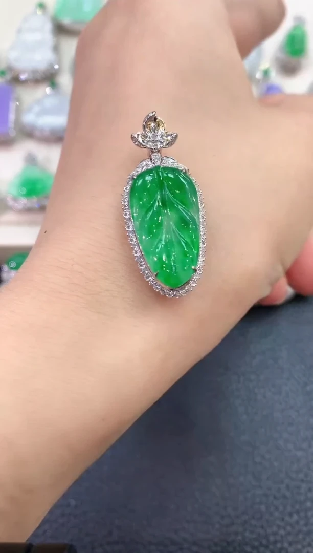 【闪购商品】翡翠吊坠(不含链)18K金镶嵌B82