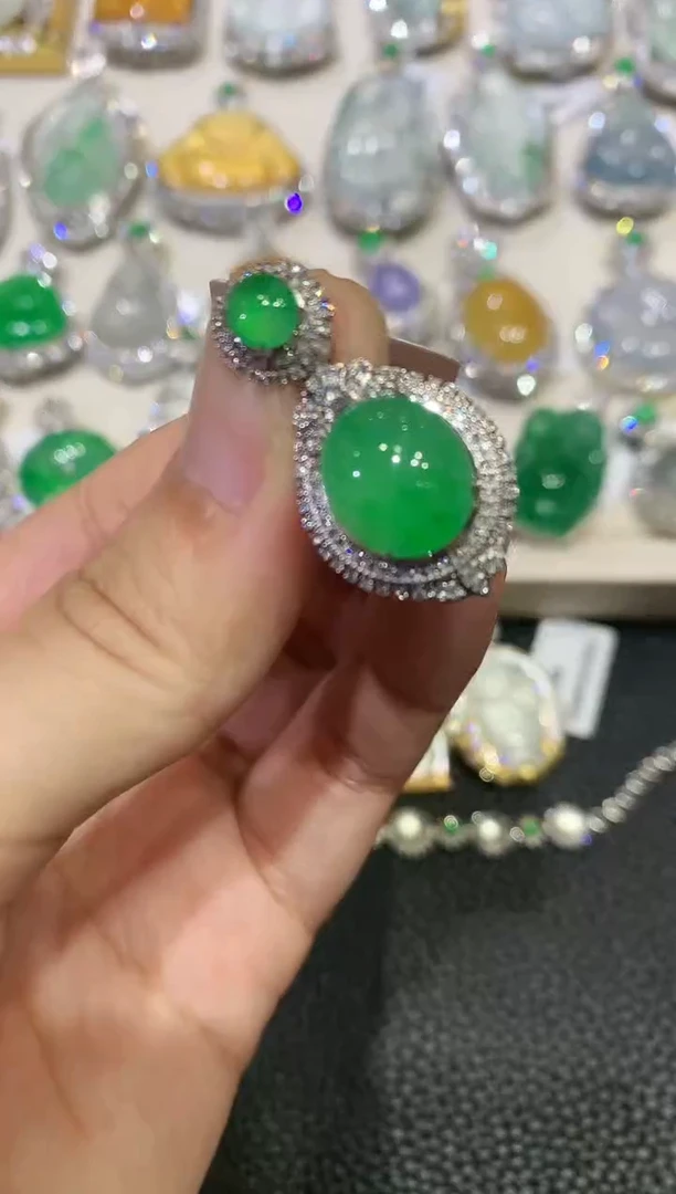 【闪购商品】翡翠吊坠(不含链)18K金镶嵌D181