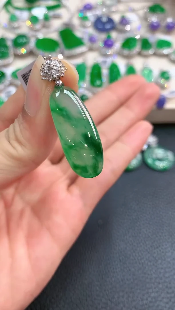 【闪购商品】翡翠吊坠(不含链)18K金镶嵌m22