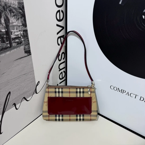 95新 BURBERRY/博柏利 QH1062/单肩包