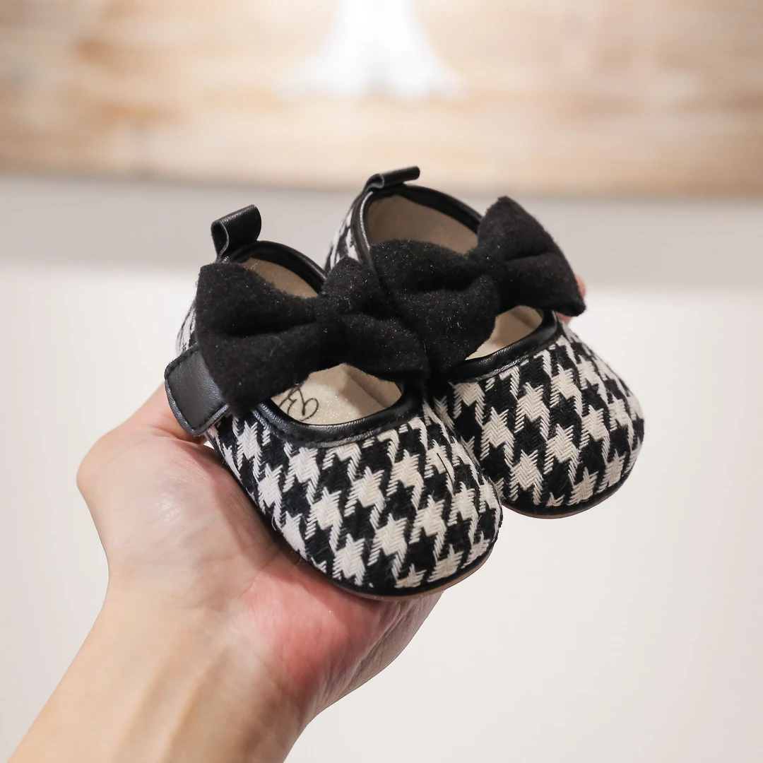 春秋婴幼儿0-1岁软底学步鞋女宝宝鞋子新生儿防滑千格鸟公主鞋