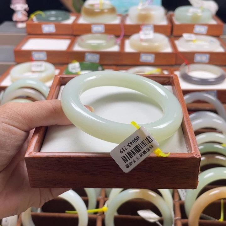 【闪购商品】和田玉手镯未镶嵌5657