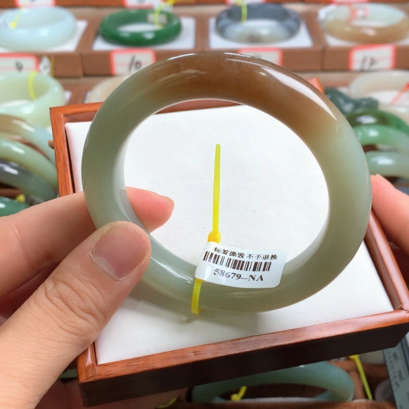 【闪购商品】和田玉手镯未镶嵌56