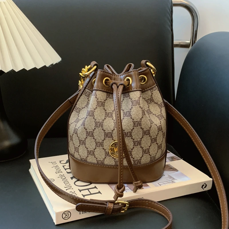 JMIK高级感包包女2025春夏新款复古抽绳水桶包百搭洋气单肩斜挎包