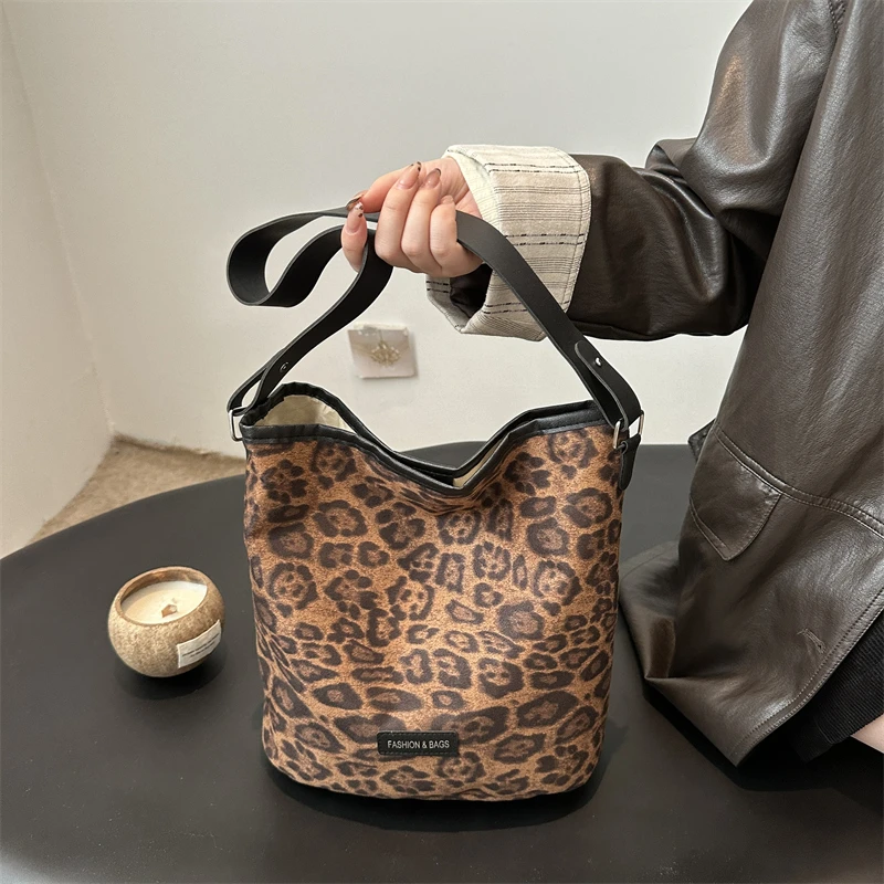 豹纹辣妹必备2024新款独创小众水桶包妈咪学生外出包个性小众包包