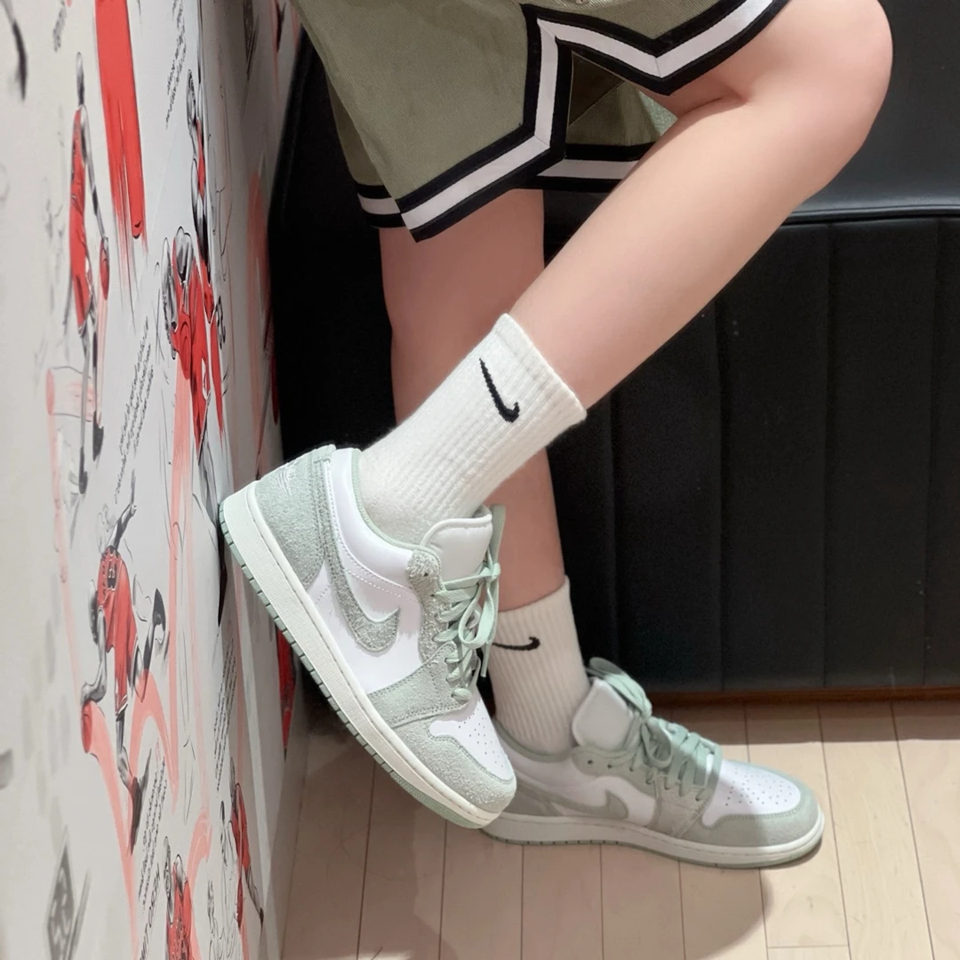 NIKE/耐克 Air Jordan 1 AJ1男款白绿运动休闲低帮篮球鞋官方正品