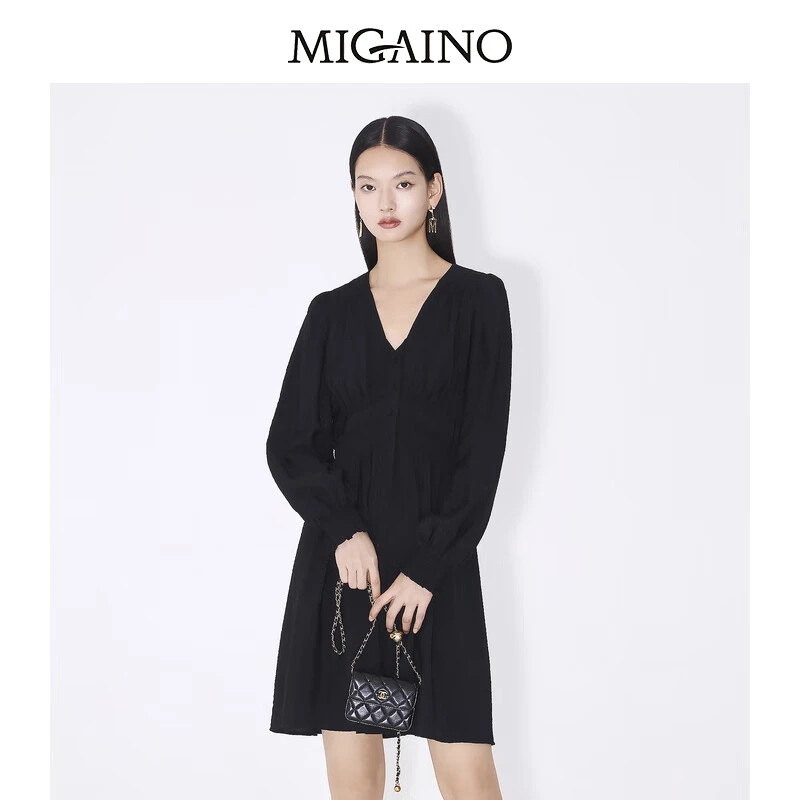 Migaino/曼娅奴秋冬新款气质优雅V领收腰法式连衣裙MM42DC041