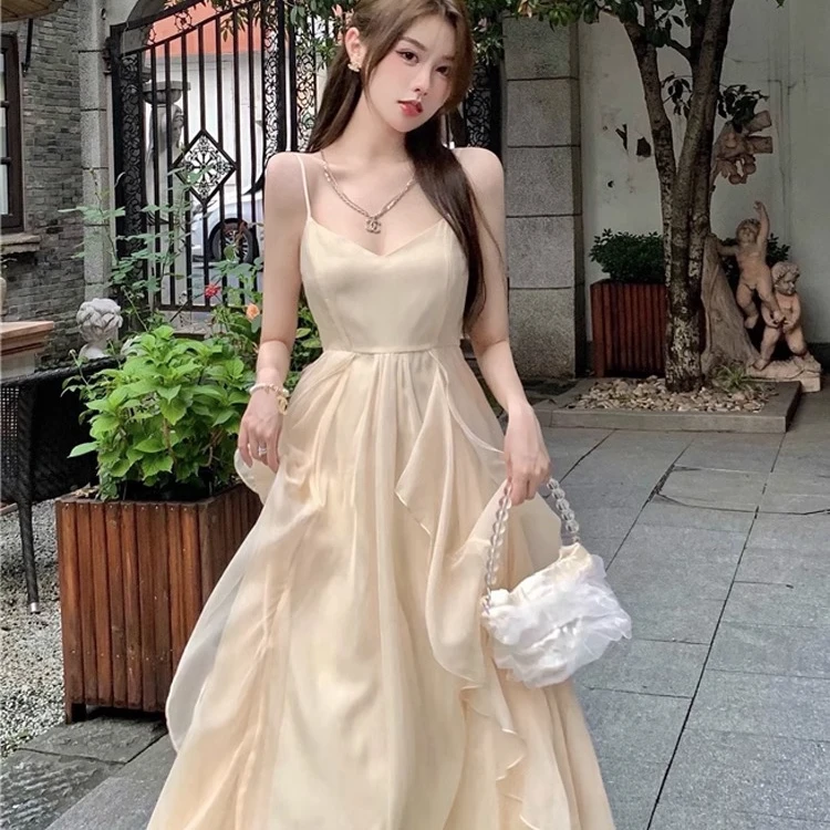 法式温柔高级感吊带连衣裙女收腰显瘦气质超仙海边度假风长裙仙气