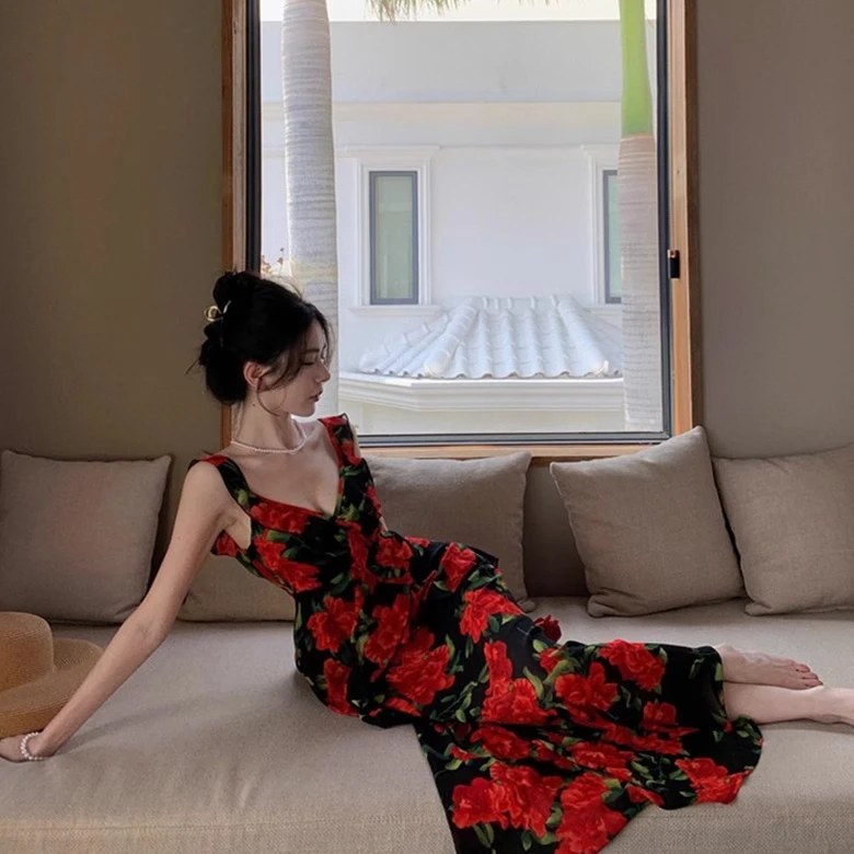 法式复古茶歇吊带及踝长裙女夏海边度假V领玫瑰露背显瘦连衣裙子