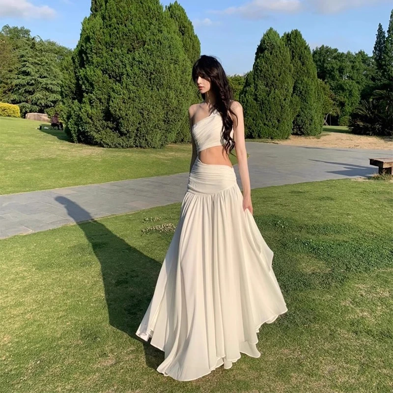 法式小众高级清冷感白色斜肩露腰连衣裙女海边度假氛围感超仙长裙