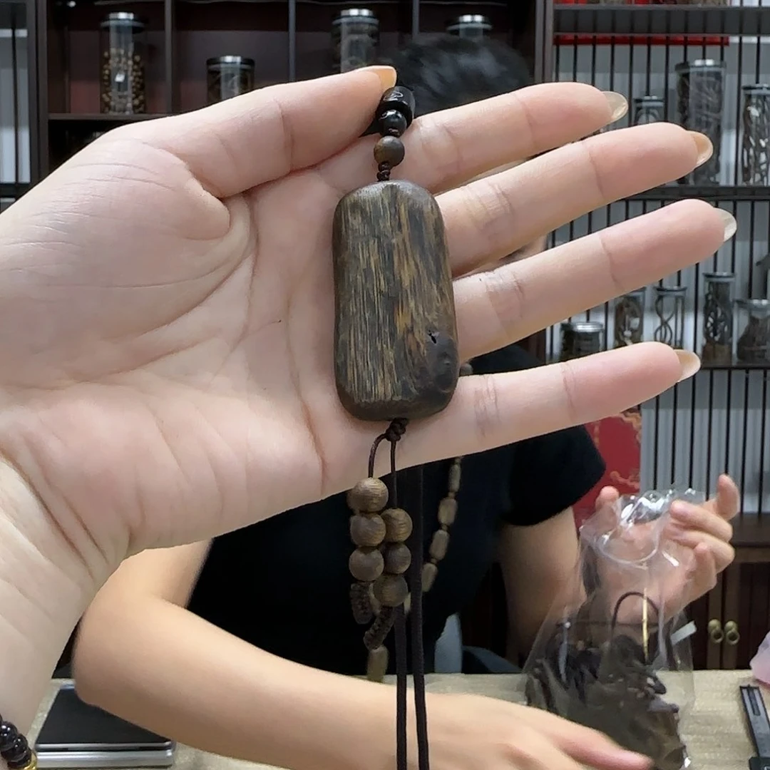 沉香吊坠吾****子绿奇楠沉香树心油无事牌吊坠