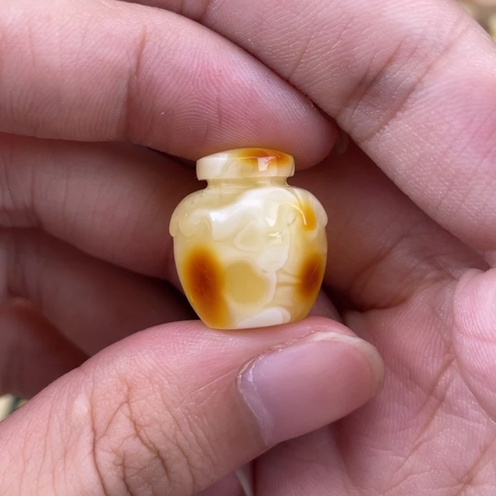 琥珀裸石未镶嵌蜜蜡