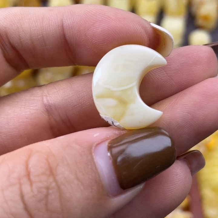 琥珀裸石未镶嵌?****?蜜蜡