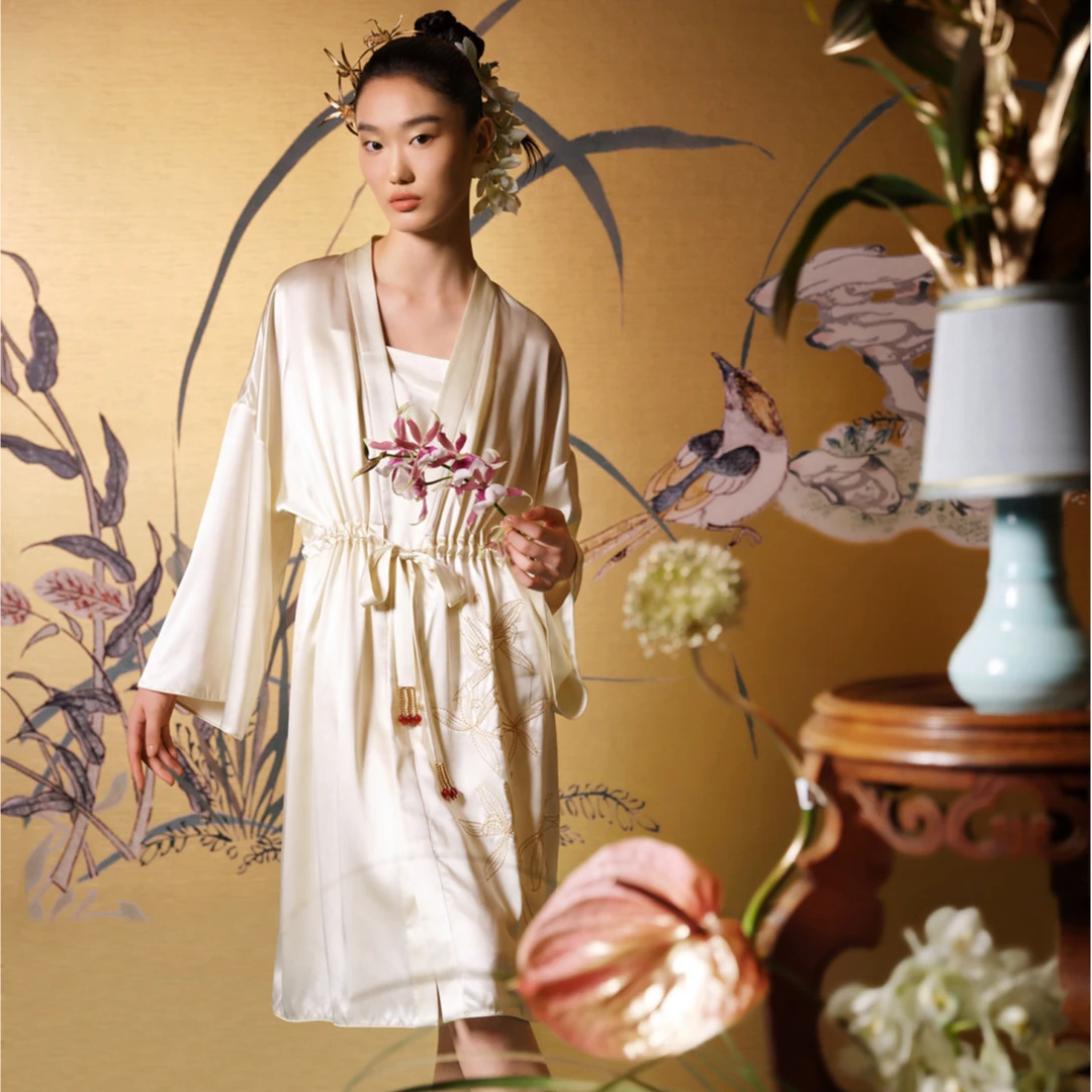 BEAST/野兽派东方美人22姆米真丝睡袍-米色