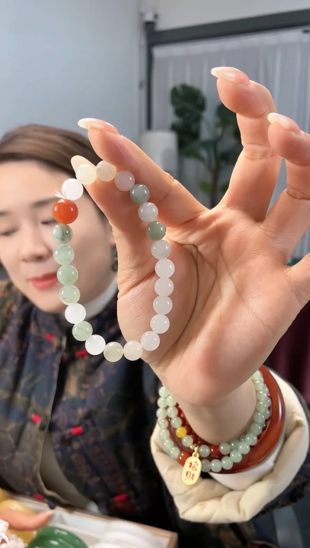 【闪购商品】石英质玉手链未镶嵌天山翠
