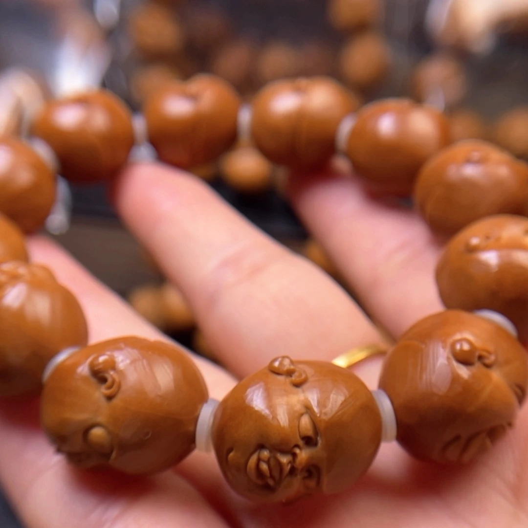 【闪购商品】橄榄核雕当*熊孩子