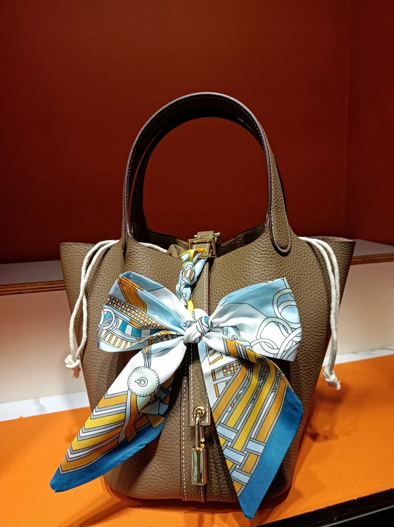 【万象撤柜】高级水桶包包真皮大象灰菜蓝子手拎包送丝巾轻奢休闲女