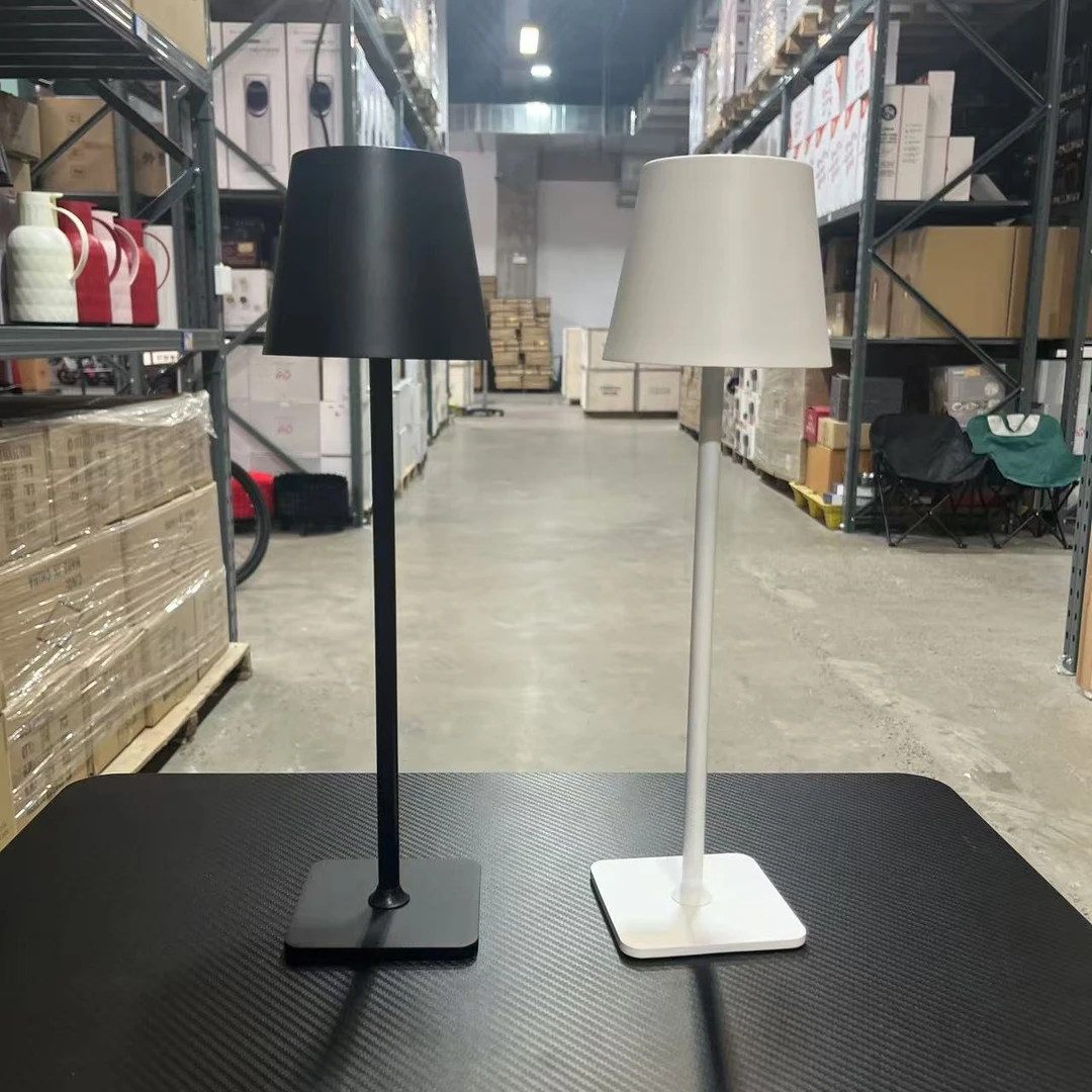 【文团补贴】家用卧室高颜值台灯灯光可调节 一个颜色随机 介意勿拍