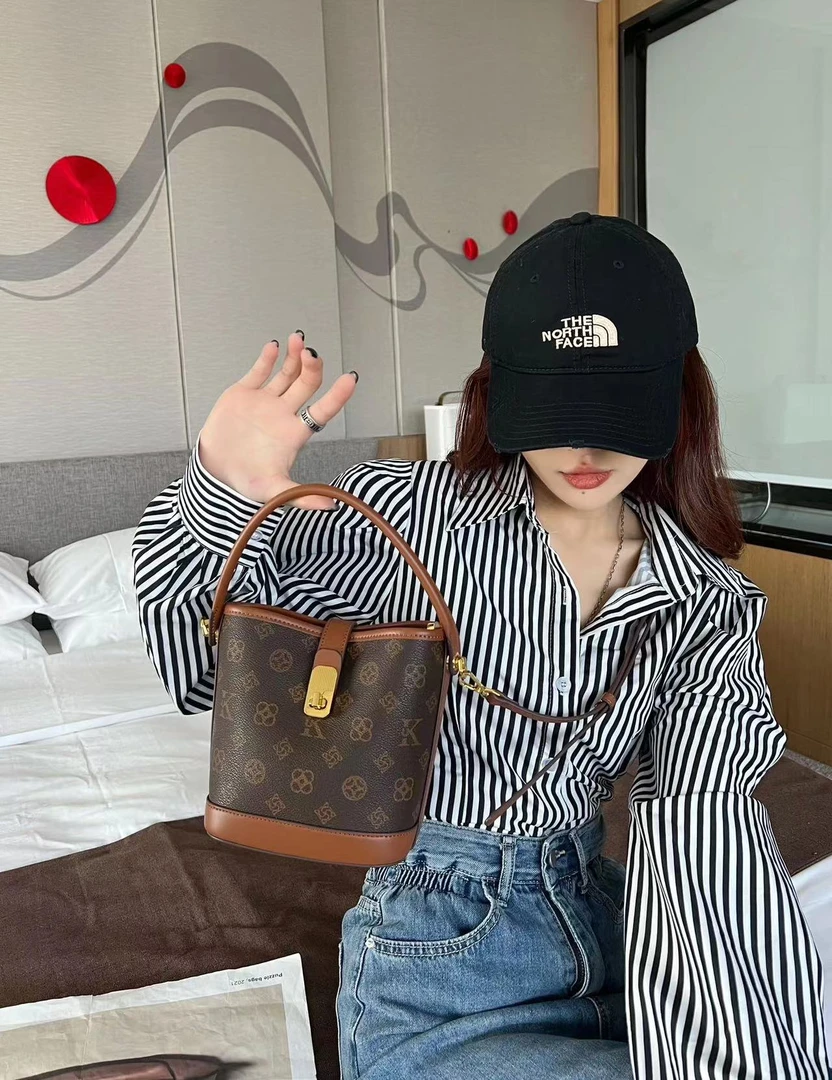 UK定制百搭网红时尚单间腋下斜挎水桶包＃