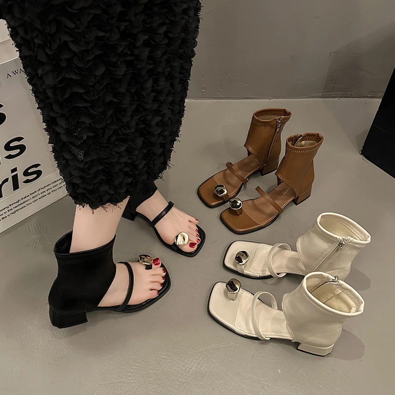 2025新款设计感小众白色凉鞋女夏方头粗跟凉靴镂空侧拉链套趾短靴