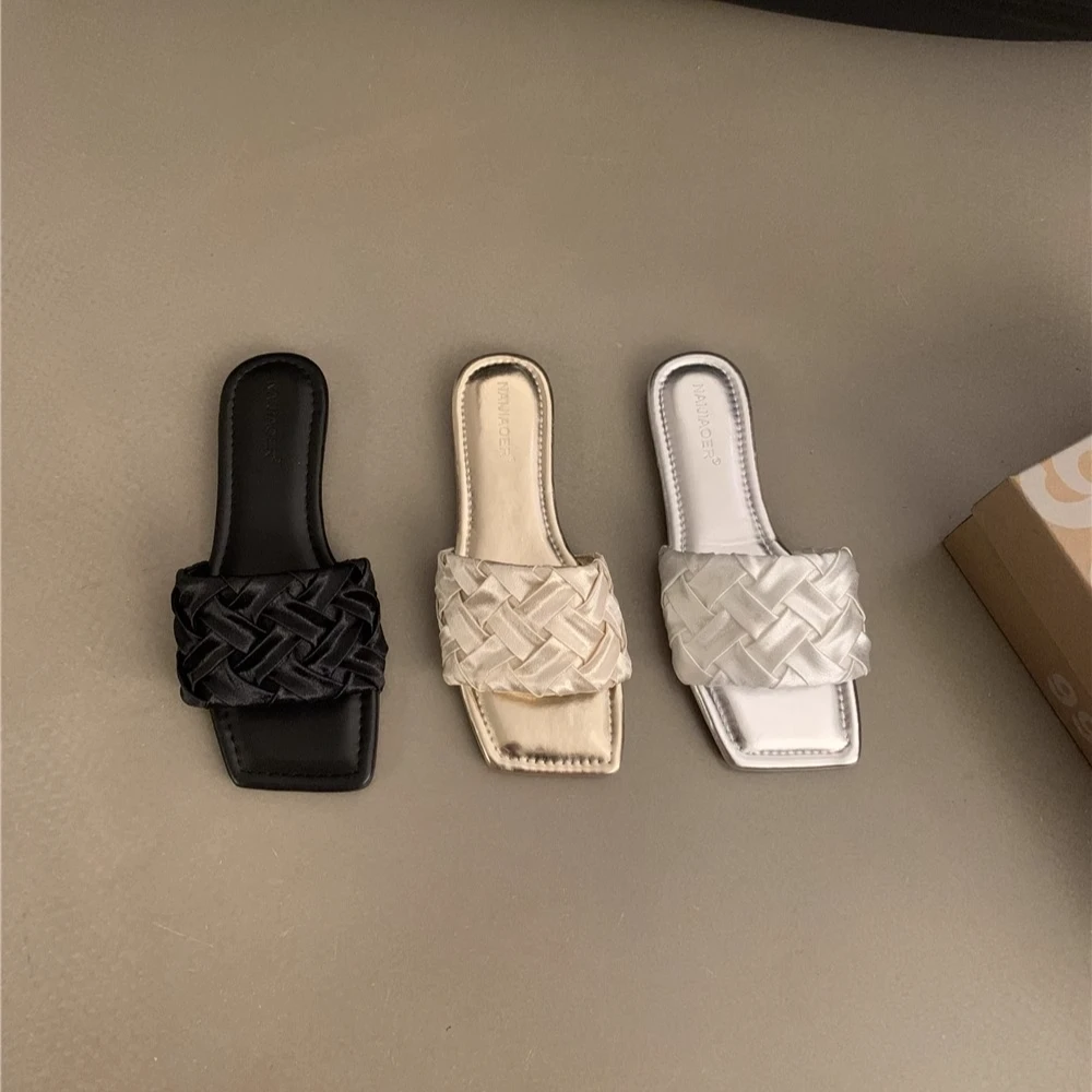 平底拖鞋女夏外穿小香风海边凉拖沙滩凉鞋2025新款软底女鞋一字拖