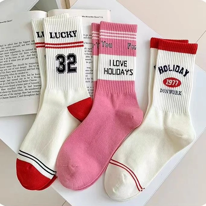 网红多巴胺袜子女字母潮袜韩版ins运动袜女士中筒袜春夏棉袜长筒