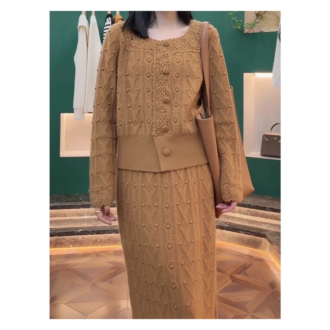 【香榭丽舍】MAOSTAR秋冬纯羊绒显瘦复古手工钩花小香半裙套装